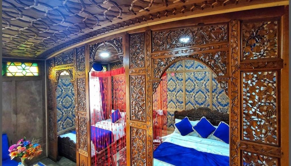 The Heritage Safina Group Of Houseboats Сринагар Экстерьер фото