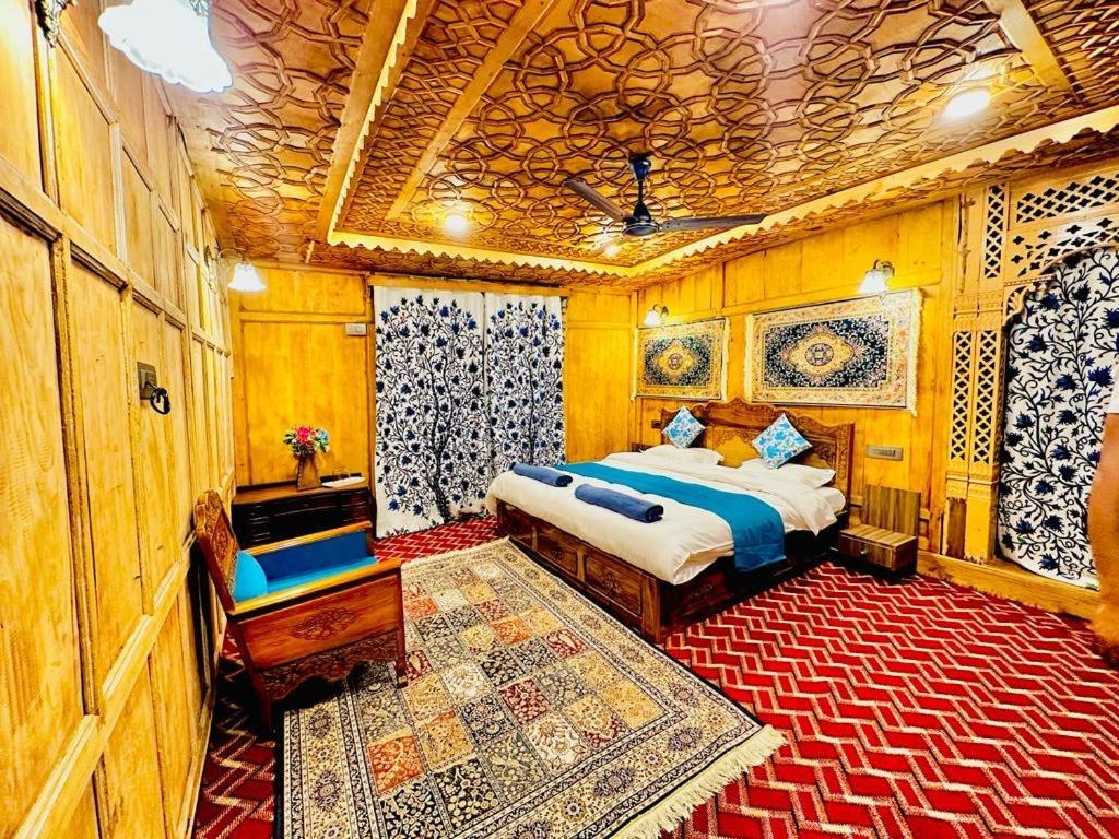 The Heritage Safina Group Of Houseboats Сринагар Экстерьер фото