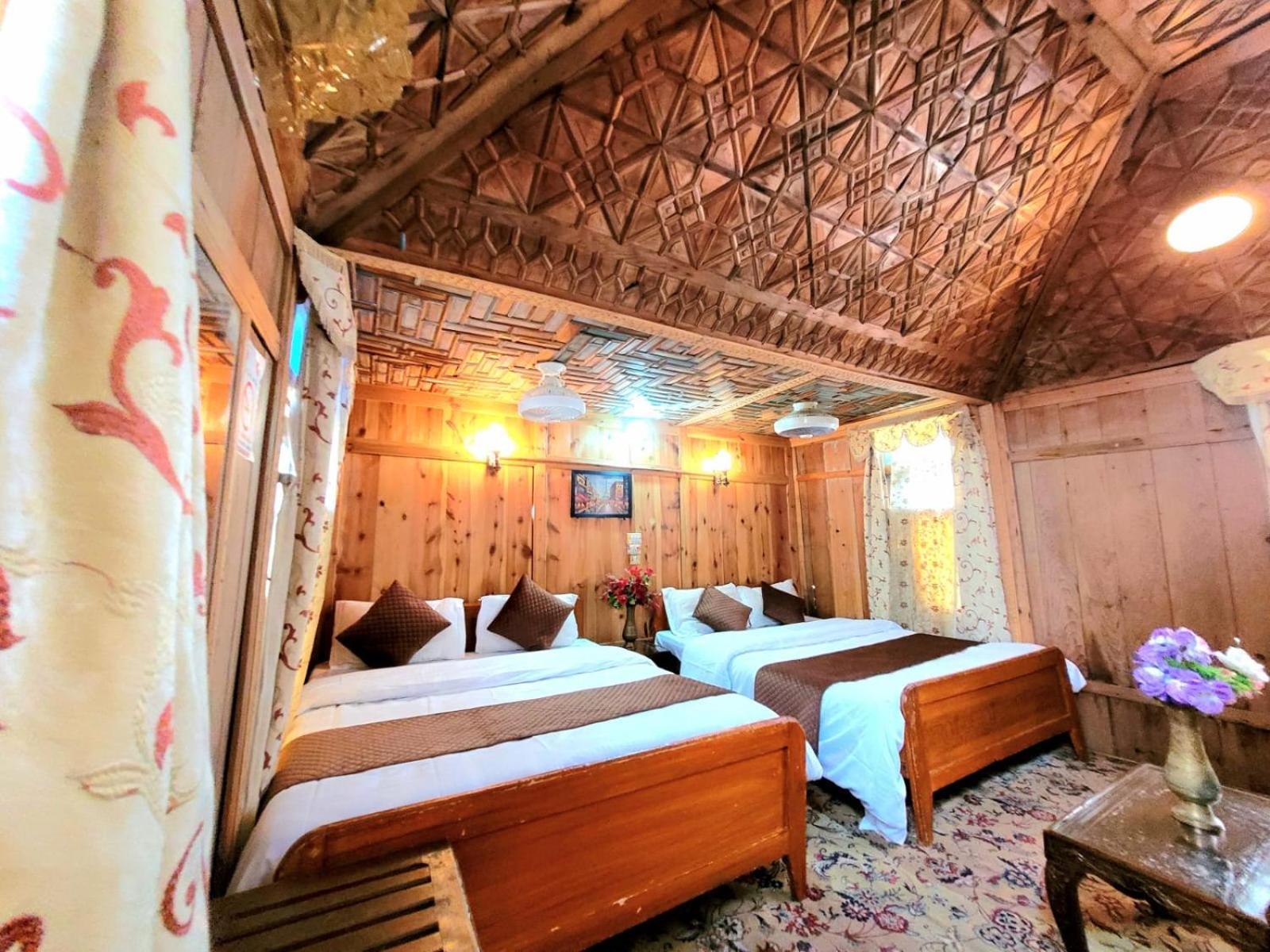 The Heritage Safina Group Of Houseboats Сринагар Экстерьер фото