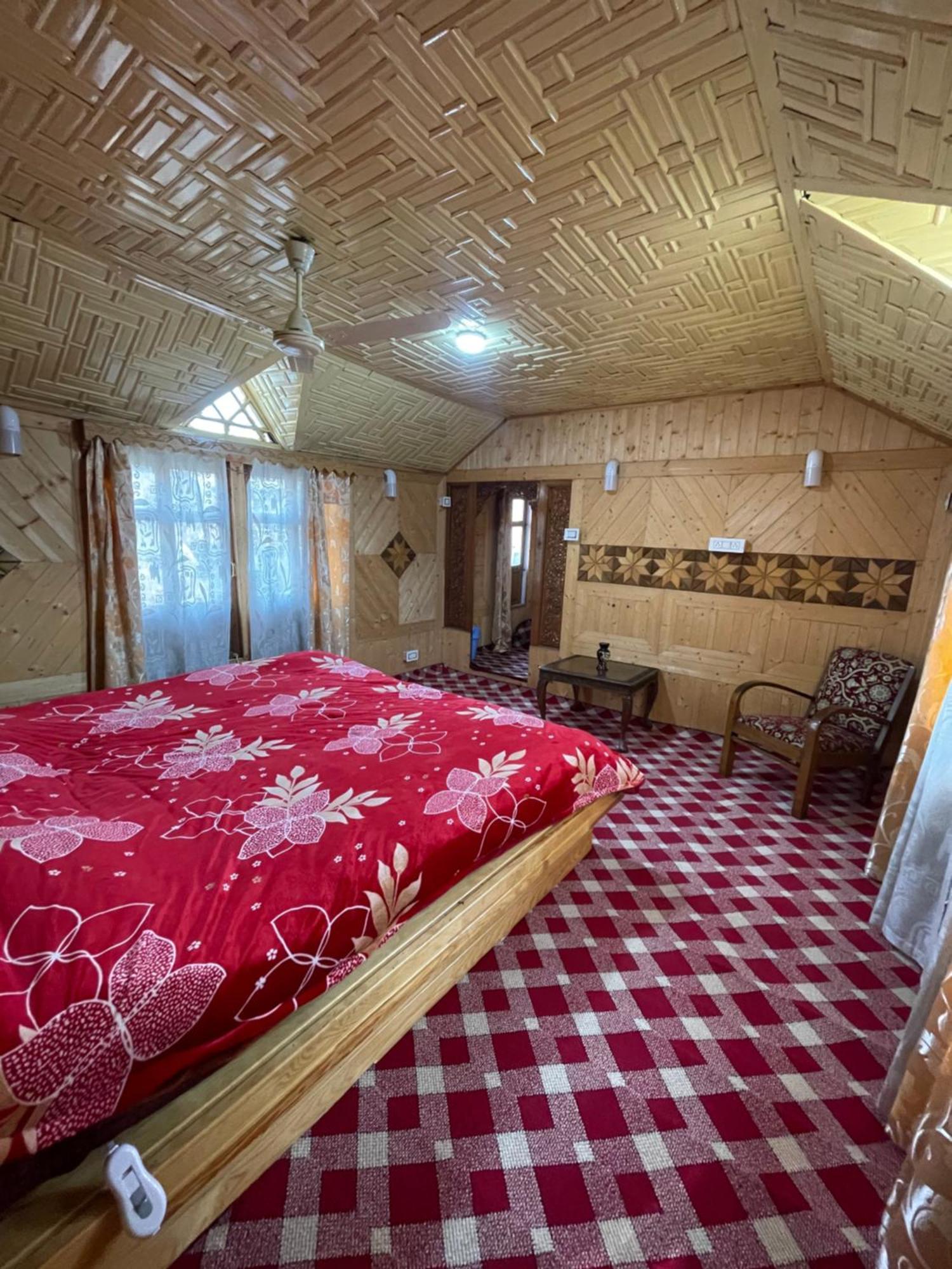 The Heritage Safina Group Of Houseboats Сринагар Экстерьер фото
