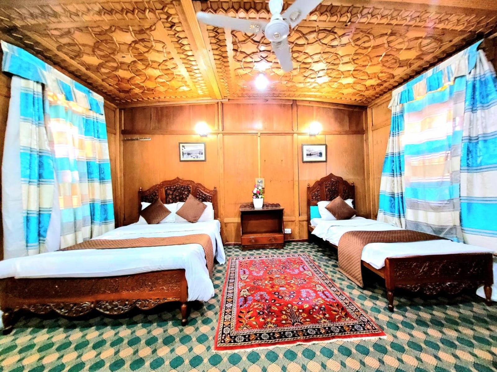 The Heritage Safina Group Of Houseboats Сринагар Экстерьер фото