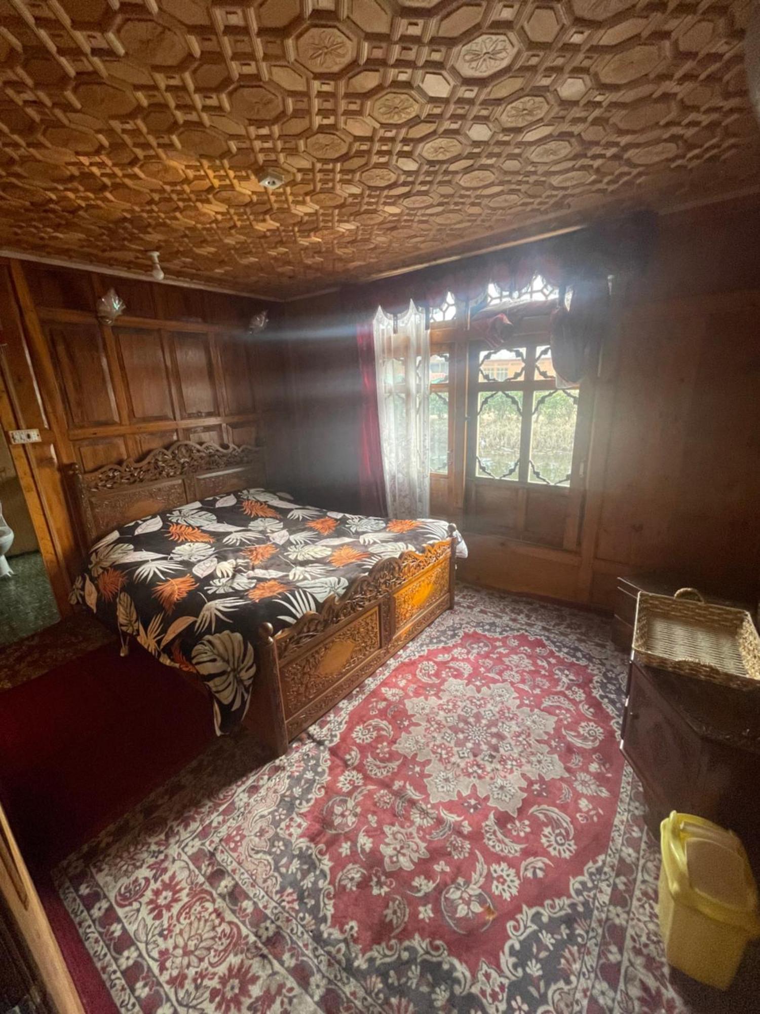 The Heritage Safina Group Of Houseboats Сринагар Экстерьер фото