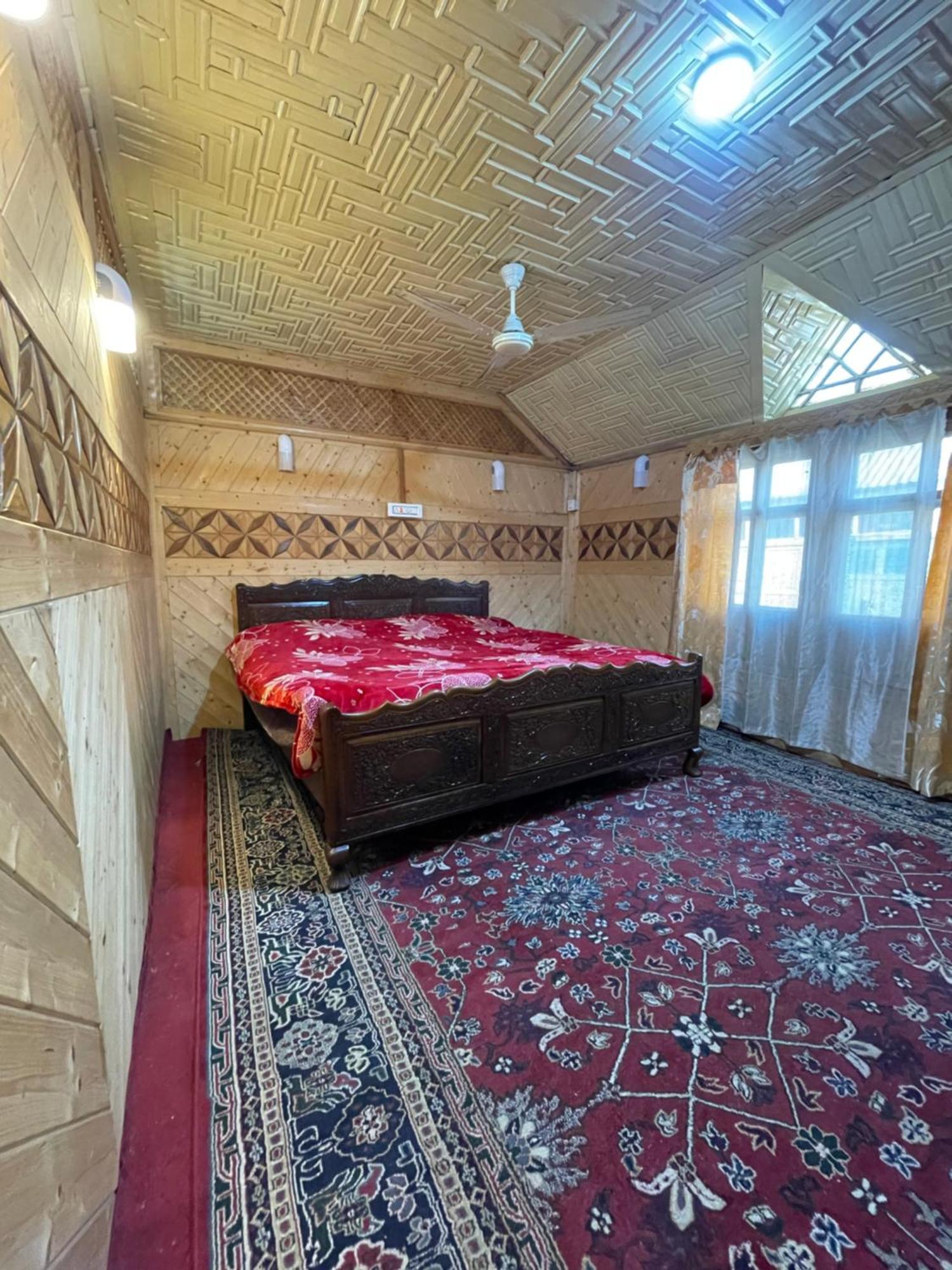 The Heritage Safina Group Of Houseboats Сринагар Экстерьер фото