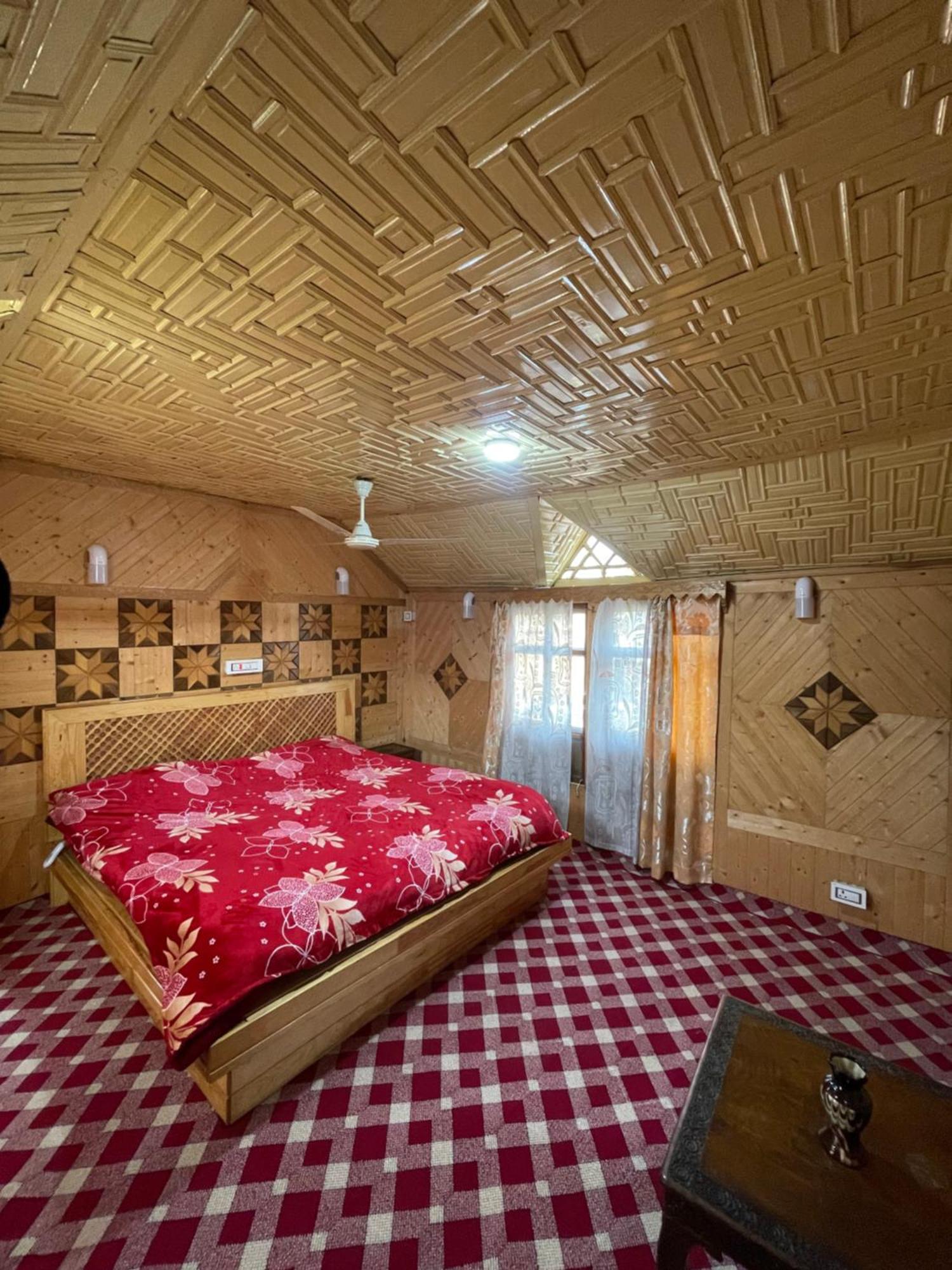 The Heritage Safina Group Of Houseboats Сринагар Экстерьер фото