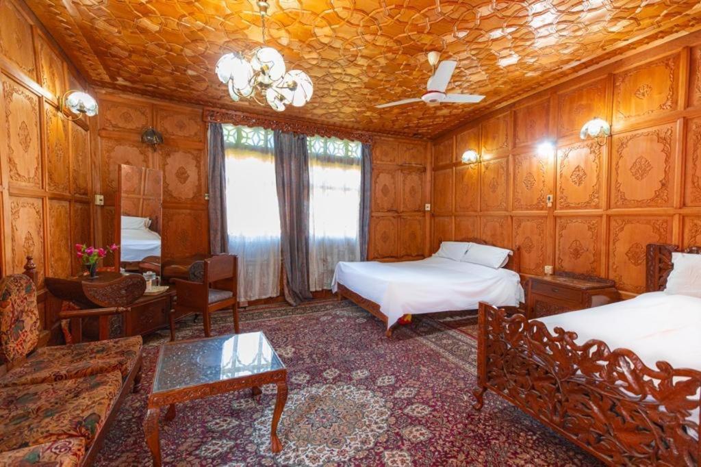 The Heritage Safina Group Of Houseboats Сринагар Экстерьер фото